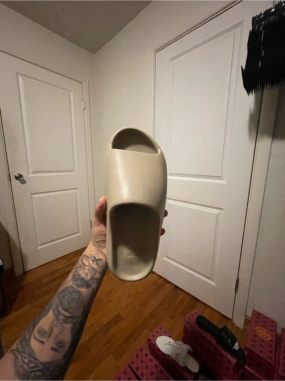 Yeezy Slide Sandal in Light Beige/Cream